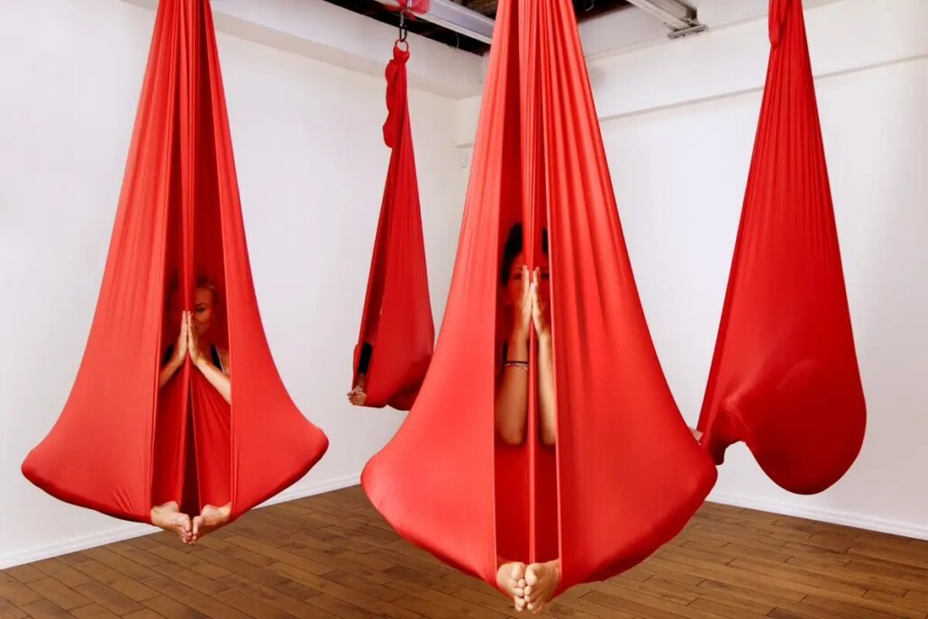 Yoga,telas, arte en movimiento.